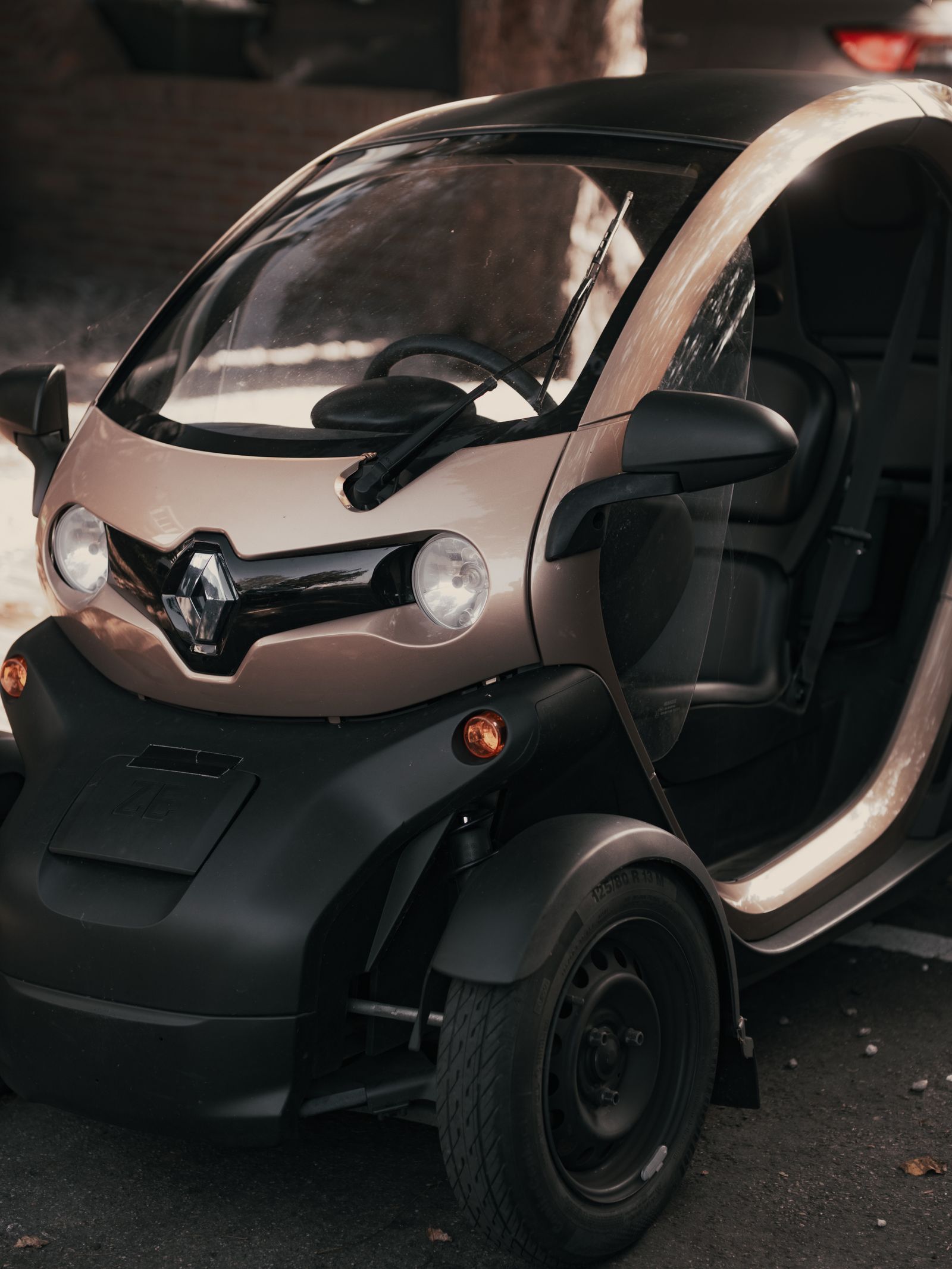 Auto eléctrico compacto para movilidad urbana